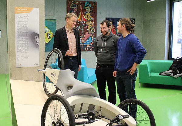 Ausstellung Mobilität in der Bibliothek.