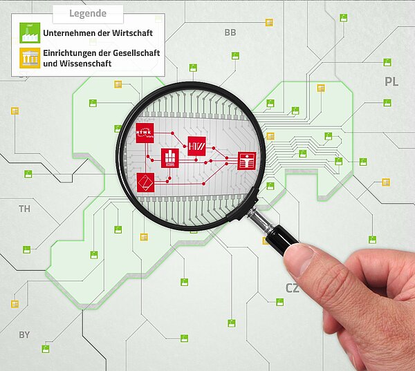 Transferverbund Saxony⁵ Eine stilisierte Landkarte Sachsens zeigt die Vernetzung der Hochschulen wie auf einer Platine.