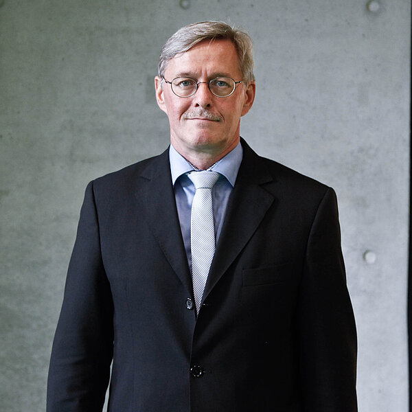 Prof. Dr.-Ing. Klaus Holschemacher Prof. Dr.-Ing. Klaus Holschemacher